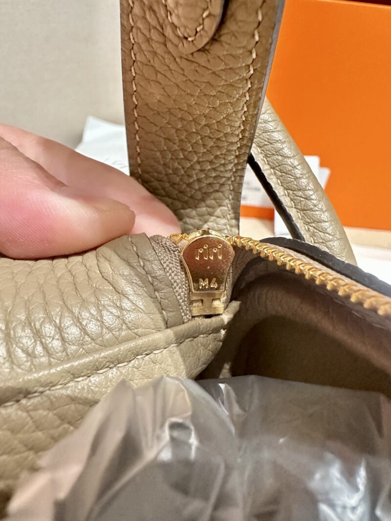 Hermès Lindy 26 Taurillon Clemence Beige Marfa Gold Hardware - Image 8