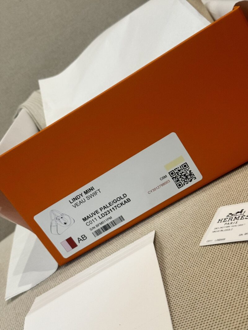 Hermès Mini Lindy 19 Swift Mauve Pale & Gold Gold Hardware - Image 9