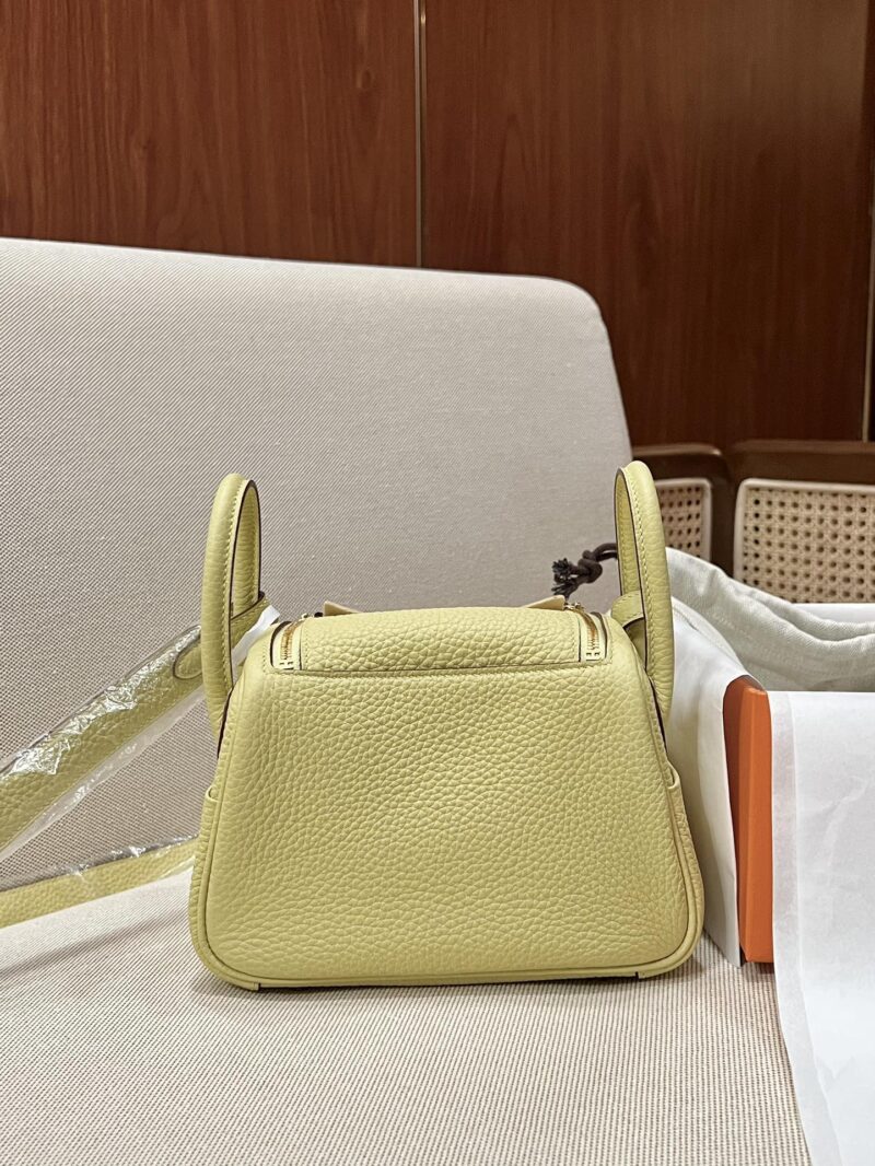 Hermès Mini Lindy 20 Taurillon Clemence Jaune Poussin & Nata Gold Hardware - Image 5