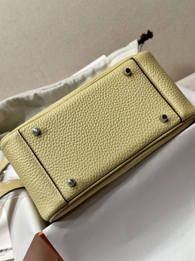 Hermès Mini Lindy 20 Taurillon Clemence Jaune Poussin & Nata Silver Hardware - Image 6