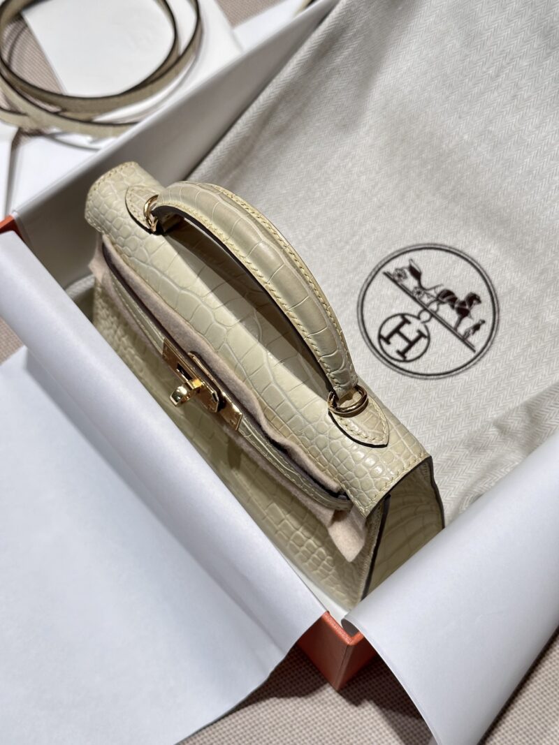 Hermès Mini Kelly 19 Matte Crocodile Vallina Gold Hardware - Image 2