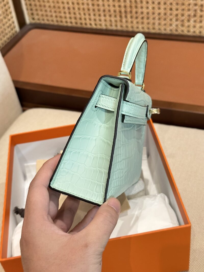 Hermès Mini Kelly Matte Crocodile Vert D'eau Gold Hardware - Image 3