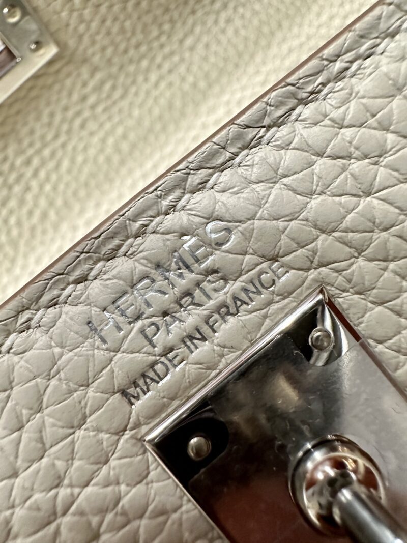 Hermès Kelly 25 Clemence Craie Silver Hardware - Image 8