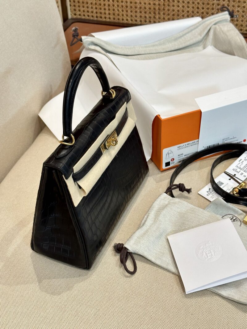 Hermès Kelly 25 Matte Crocodile Noir Gold Hardware - Image 5