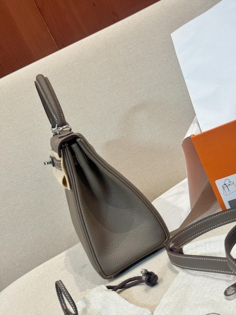 Hermès Kelly 25 Togo Etoupe Silver Hardware - Image 5