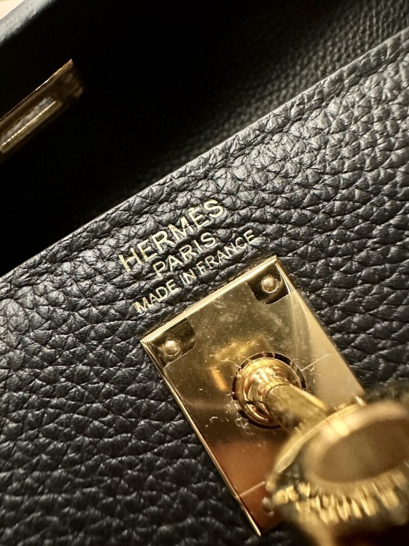 Hermès Kelly 28 Togo Noir Gold Hardware - Image 15