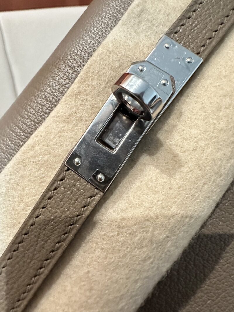 Hermès Kelly 25 Chevre Etoupe Silver Hardware - Image 11