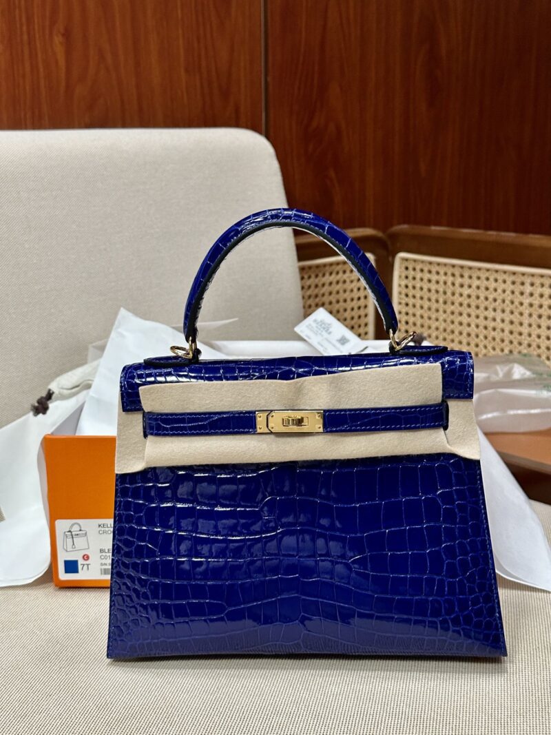 Hermès Kelly 25 Shiny Porosus Blue Electric Gold Hardware - Image 2