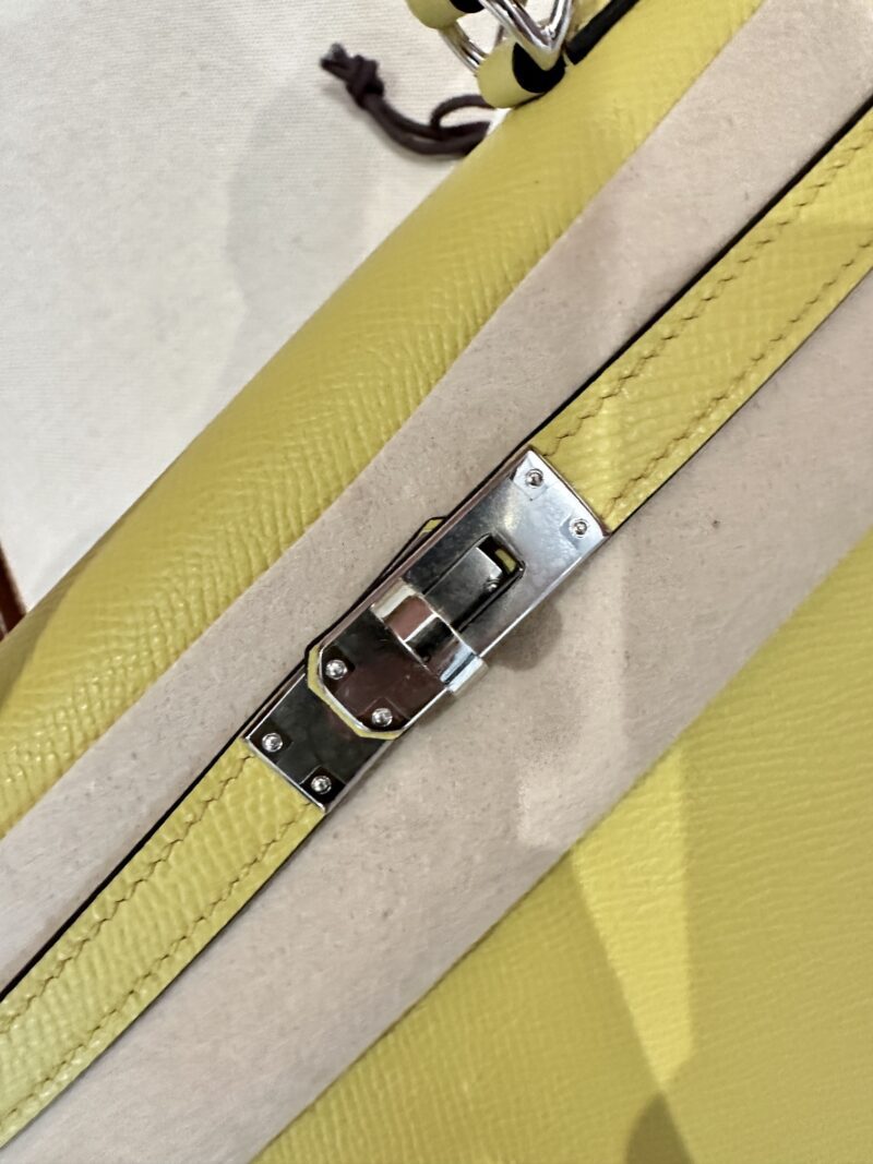 Hermès Kelly 25 Epsom Jaune de Naples Silver Hardware - Image 8