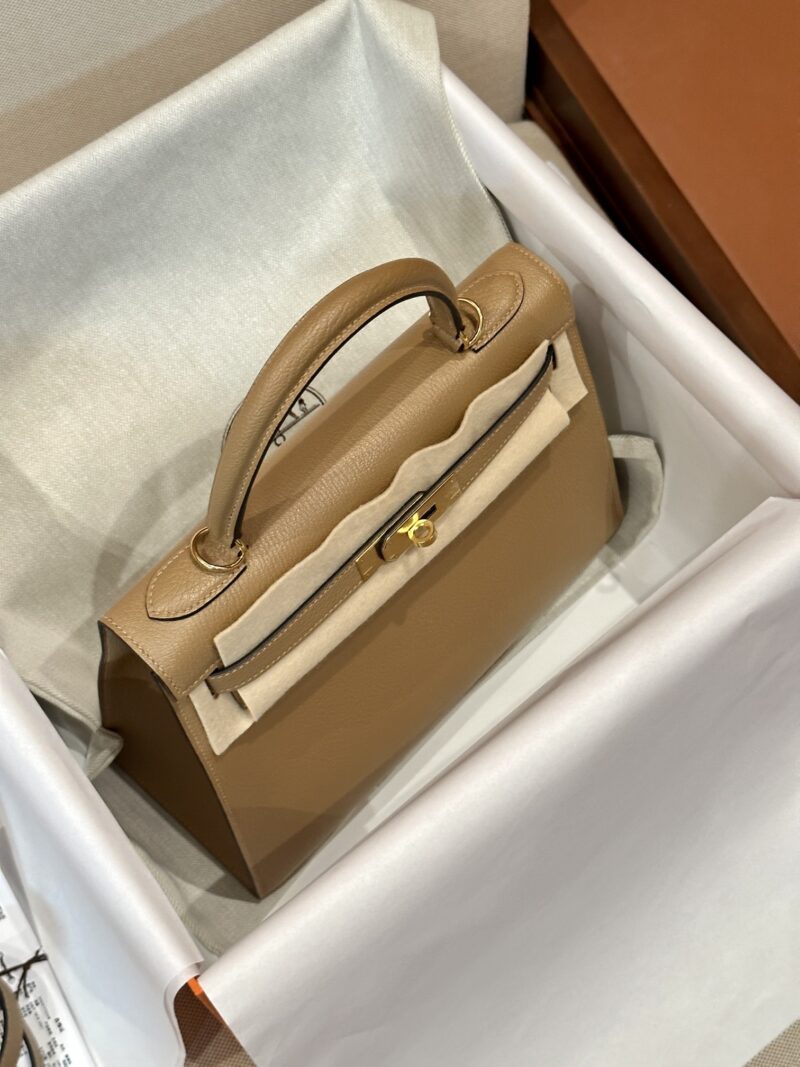 Hermès Kelly 28 Chevre Biscuit Gold Hardware - Image 3