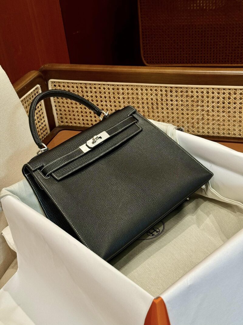Hermès Kelly 28 Chevre Noir, Mauve Slyvestre Silver Hardware - Image 2