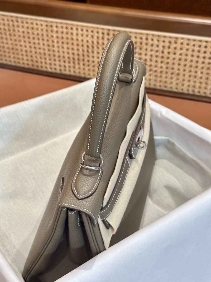 Hermès Kelly 28 Togo Etoupe, Silver Silver Hardware - Image 5