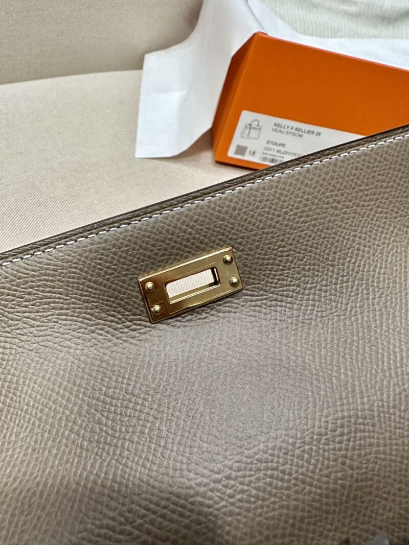 Hermès Kelly 25 Epsom Etoupe, Gold Gold Hardware - Image 7