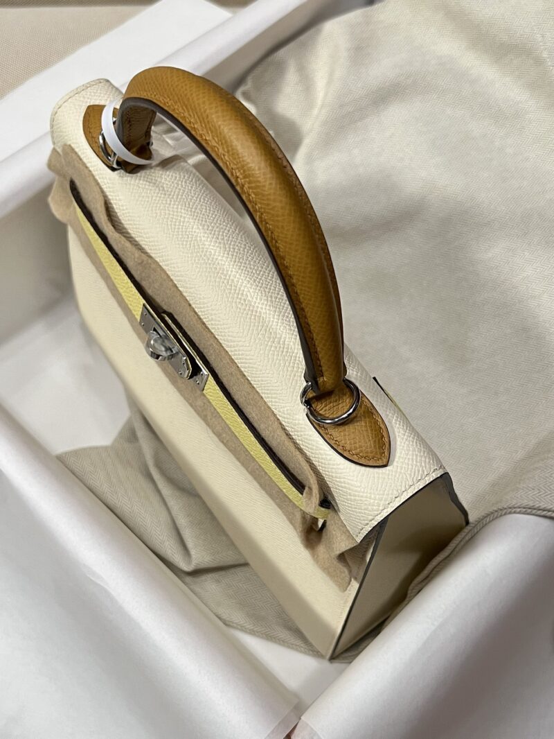 Hermès Kelly 25 Epsom Nata, Jaune Poussin, Sesame Silver Hardware - Image 3