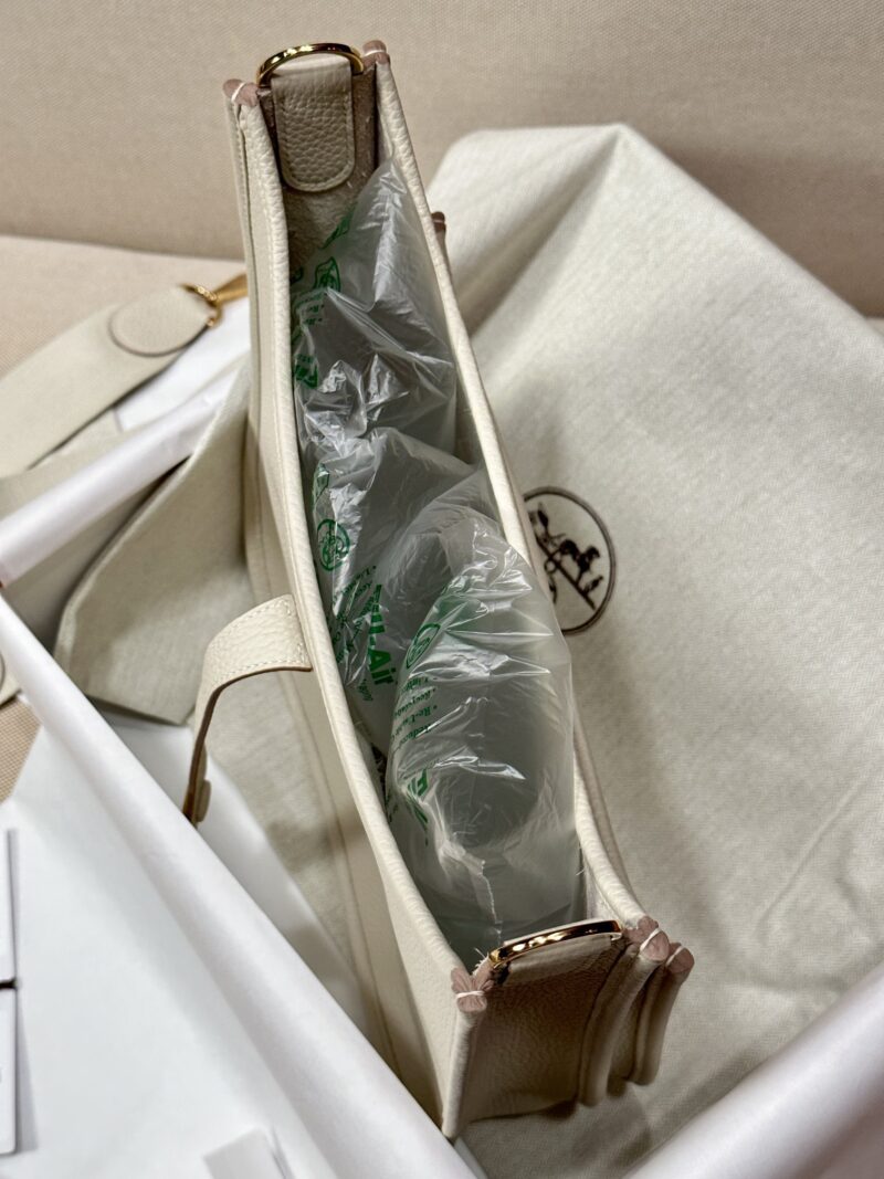 Hermès Evelyne 29 Taurillon Clemence Craie Silver Hardware - Image 4