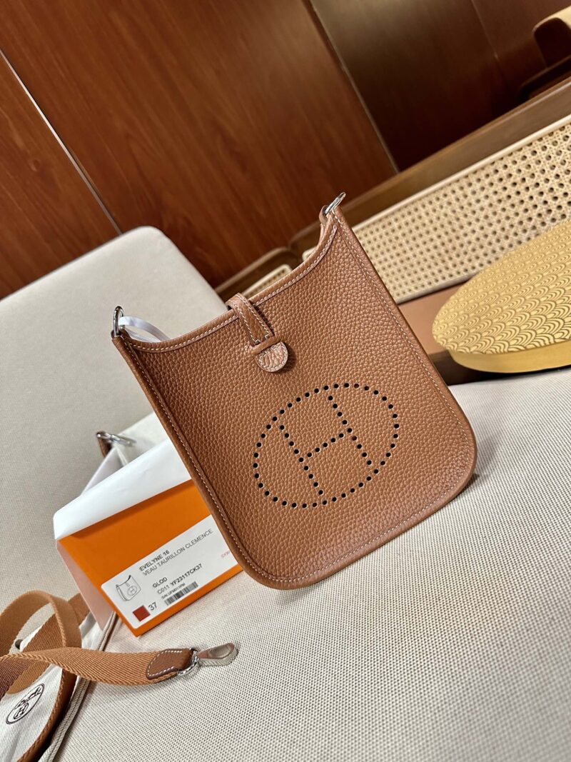 Hermès Mini Evelyne 16 Taurillon Clemence Gold Gold Hardware - Image 3