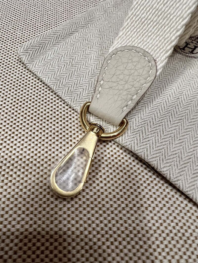 Hermès Mini Evelyne 16 Taurillon Clemence Craie Gold Hardware - Image 7