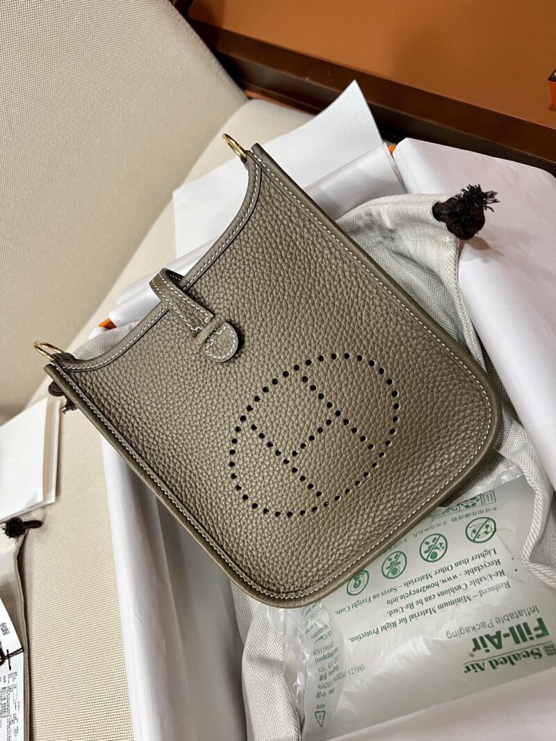 Hermès Mini Evelyne 16 Taurillon Clemence Etoupe Gold Hardware - Image 2