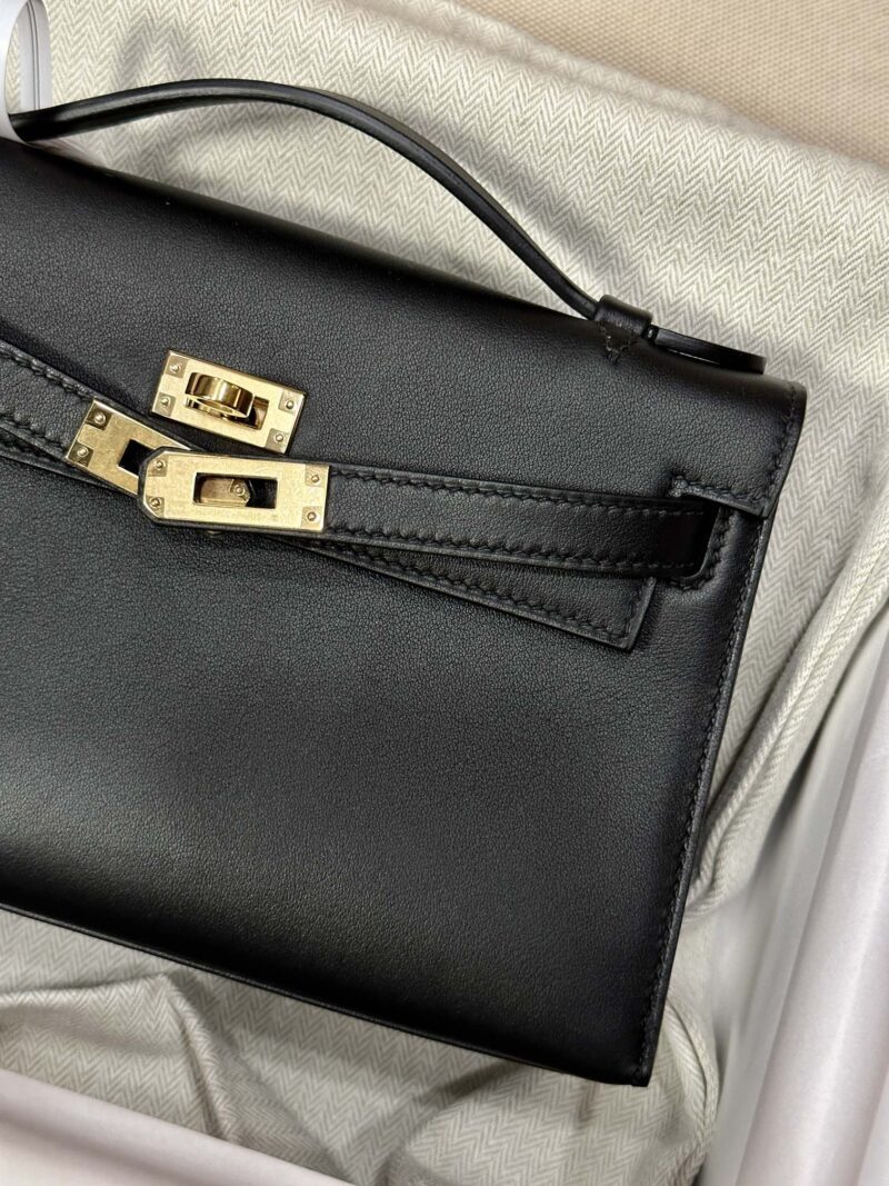 Hermès Kelly Pochette Noir Swift Gold Hardware