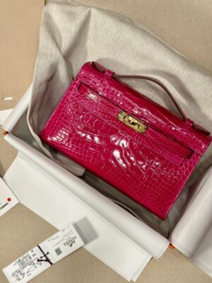 Hermès Kelly Pochette Rose Sheherazade Shiny Crocodile Gold Hardware