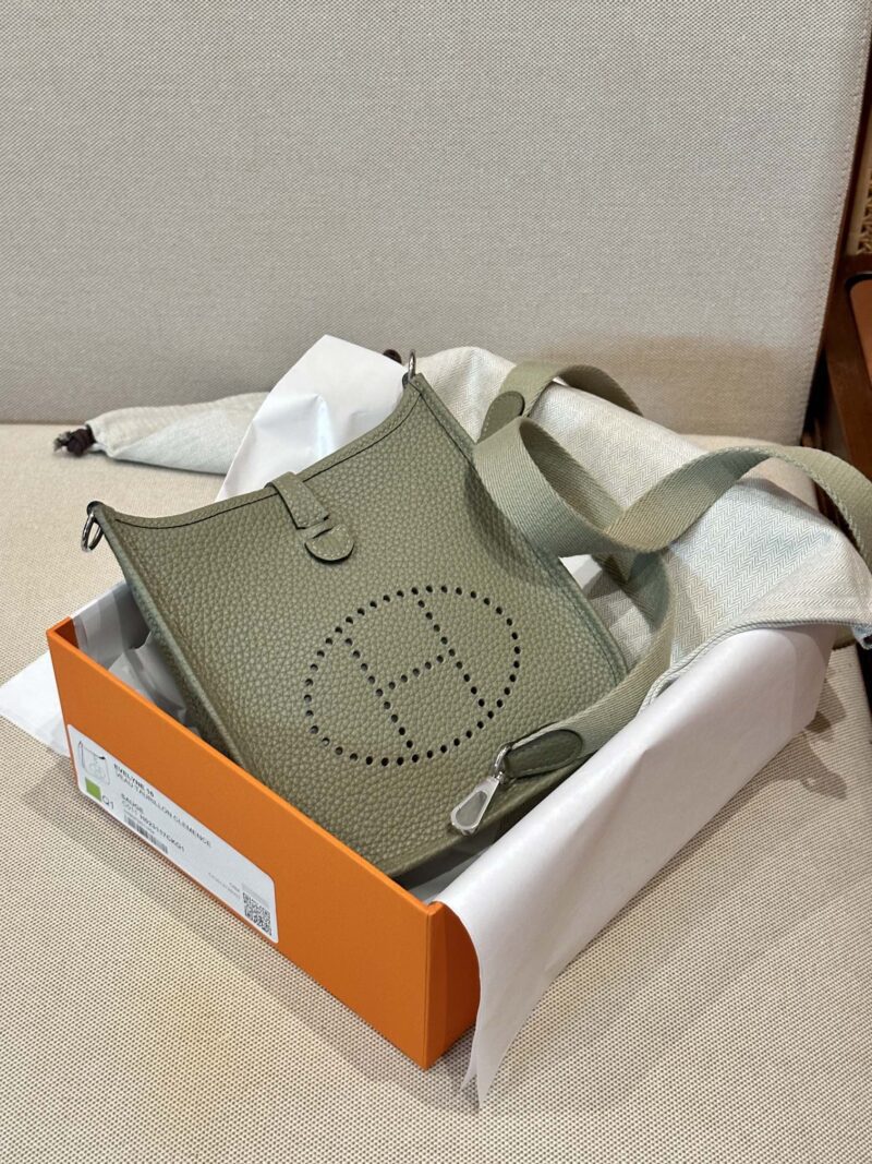 Hermès Mini Evelyne16 Clemence Sauge Silver Hardware - Image 3