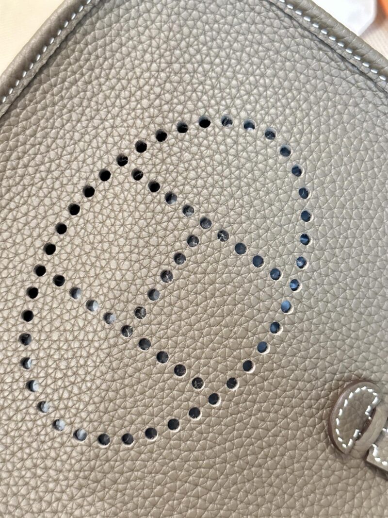 Hermès Mini Evelyne 18 Taurillon Clemence Etoupe Silver Hardware - Image 6