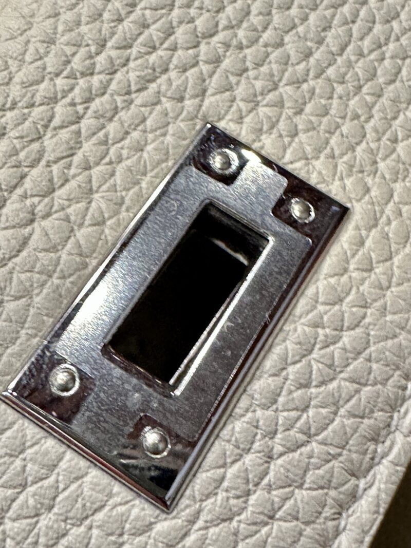 Hermès Kelly 25 Togo Craie Gold Hardware - Image 8