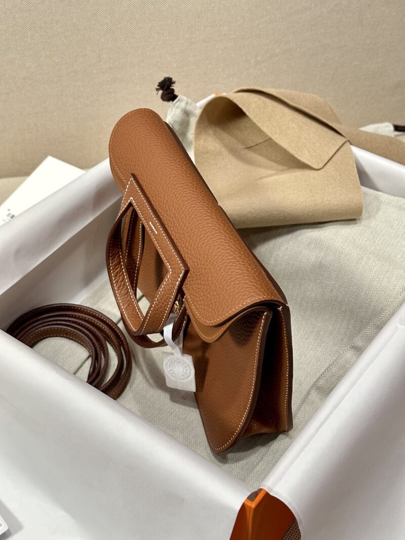 Hermès Halzan 25 Taurillon Clemence & Swift Gold Gold Hardware - Image 4