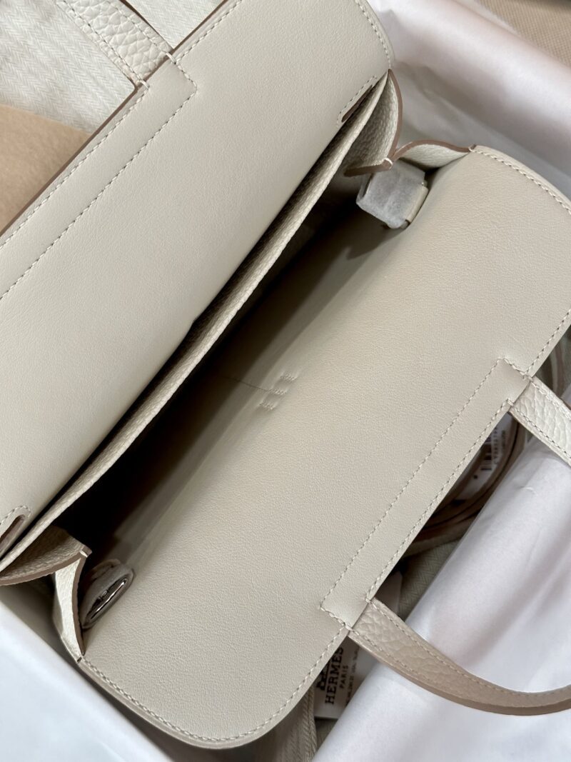 Hermès Halzan 25 Taurillon Clemence & Swift Craie Silver Hardware - Image 4