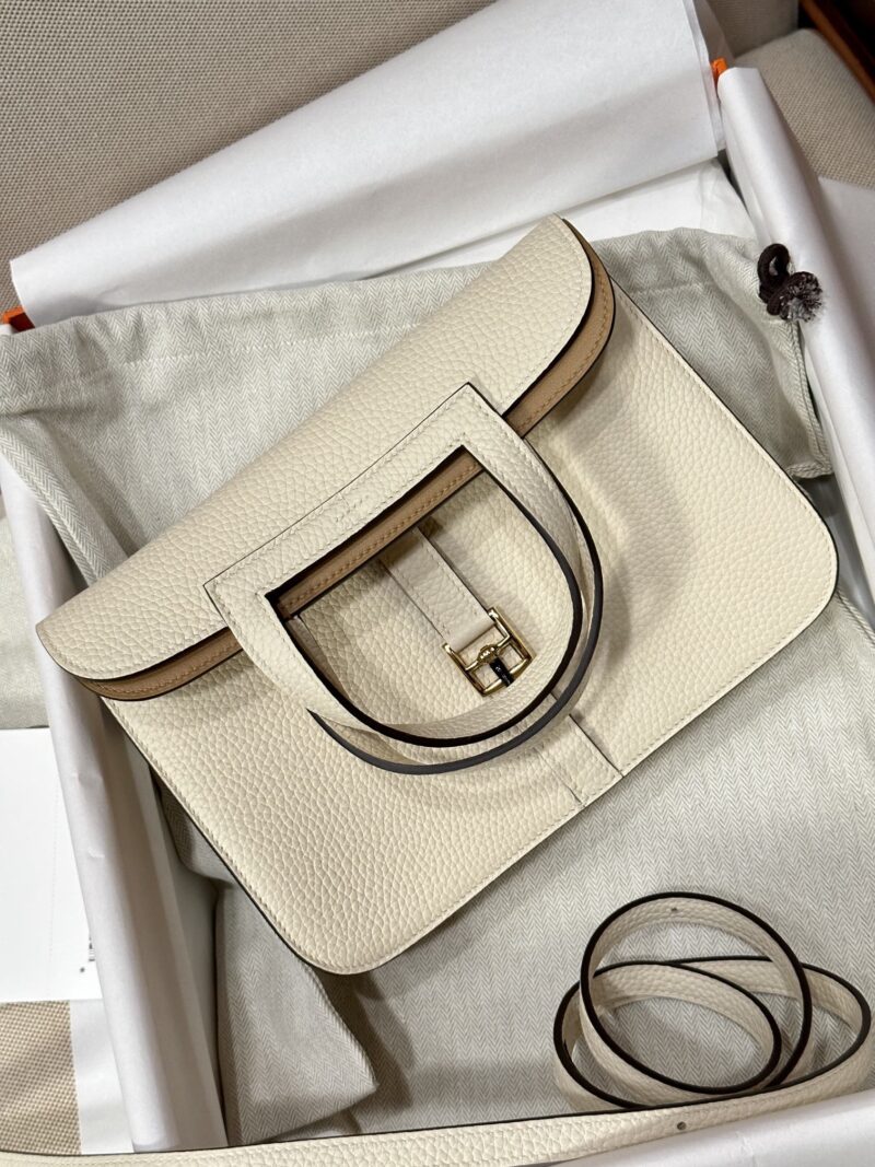 Hermès Halzan 25 Taurillon Clemence & Swift Nata & Biscuit Gold Hardware - Image 3