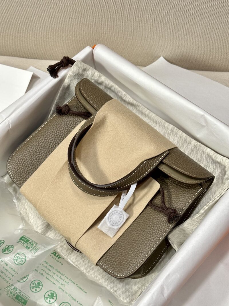 Hermès Halzan 25 Taurillon Clemence & Swift Etoupe Gold Hardware - Image 2