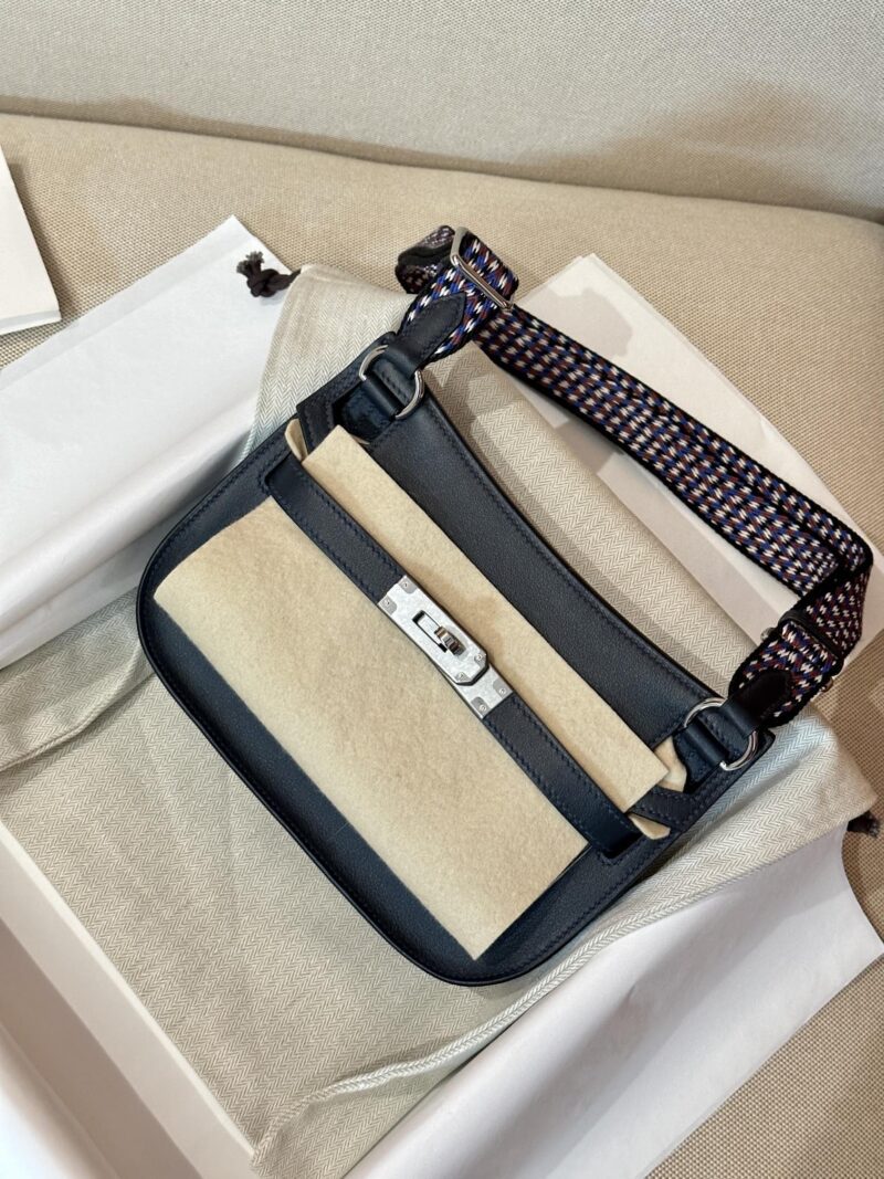 Hermès Jypsiere 23 Swift Caban Silver Hardware