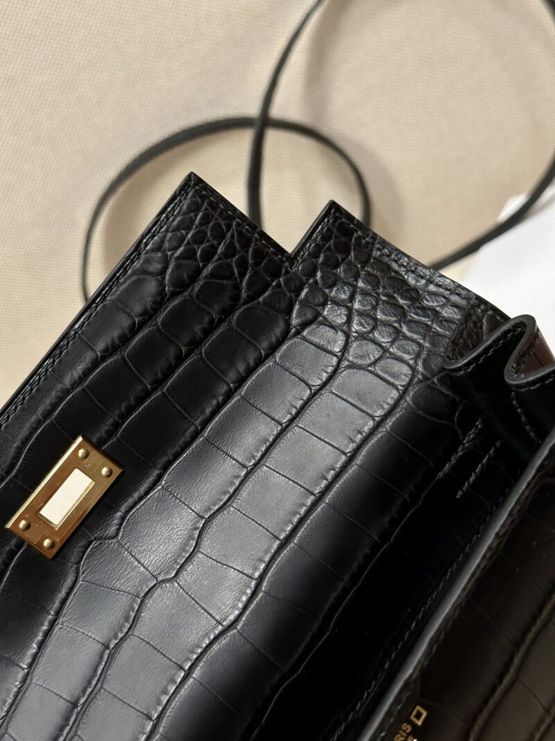 Hermès Kelly Danse 22 Matte Crocodile Noir Gold Hardware - Image 24