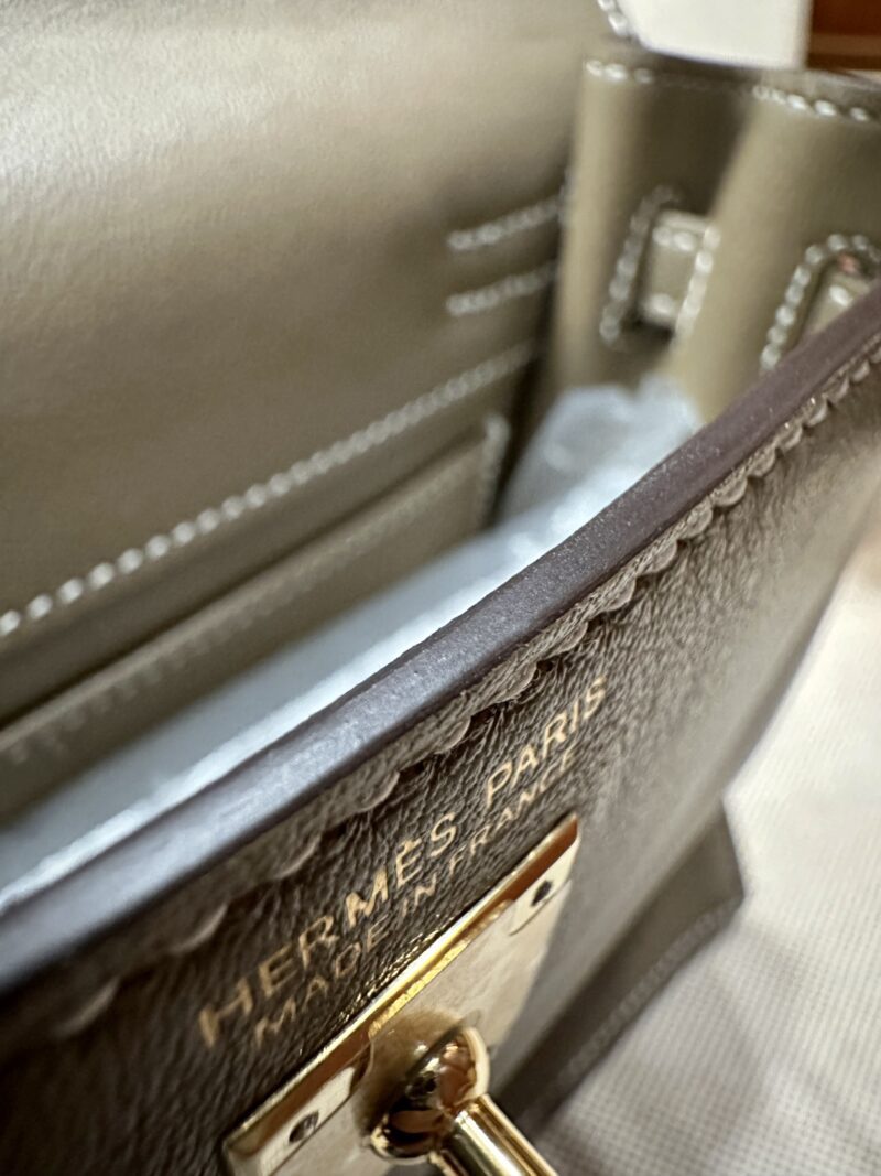 Hermès Kelly Danse 22 Swift Etoupe Gold Hardware - Image 6