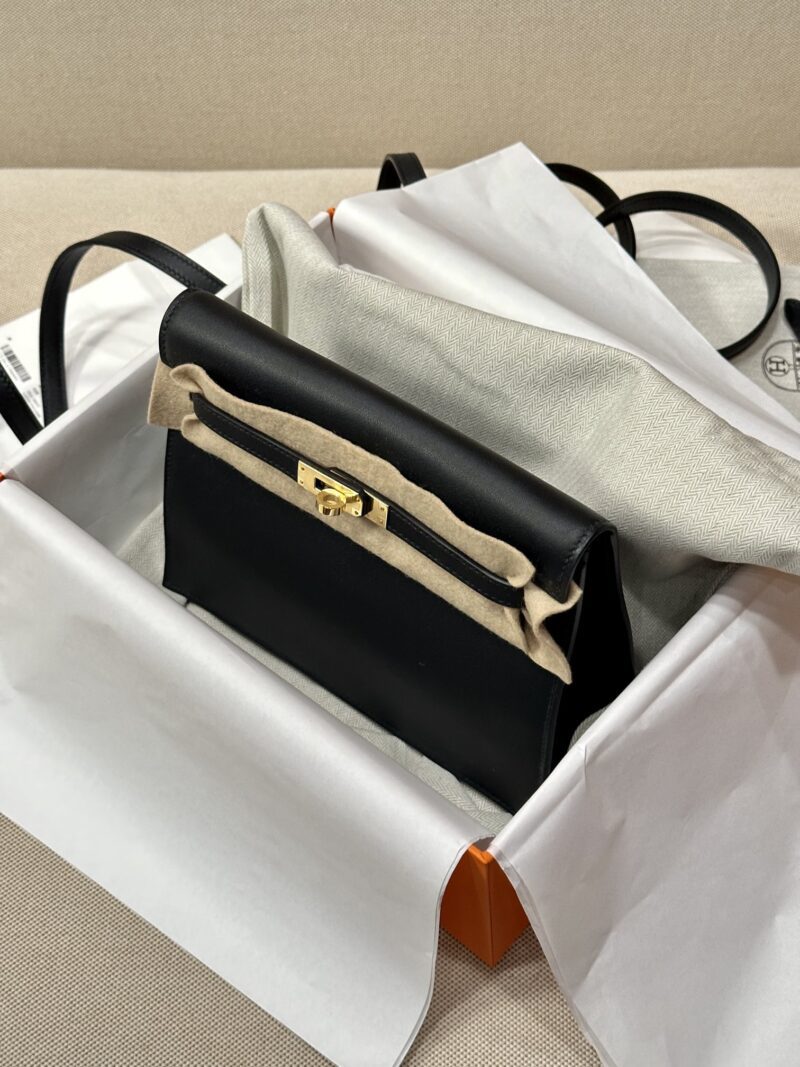 Hermès Kelly Danse 22 Swift Noir Gold Hardware - Image 2