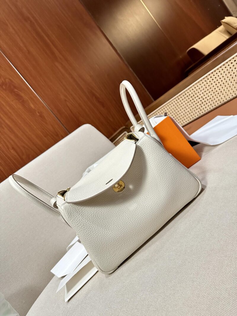 Hermès Lindy 26 Taurillon Clemence Craie Gold Hardware - Image 3