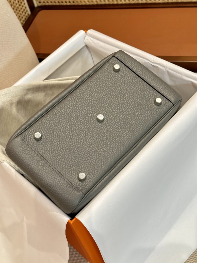 Hermès Lindy 26 Taurillon Clemence Gris Meyer Silver Hardware - Image 8