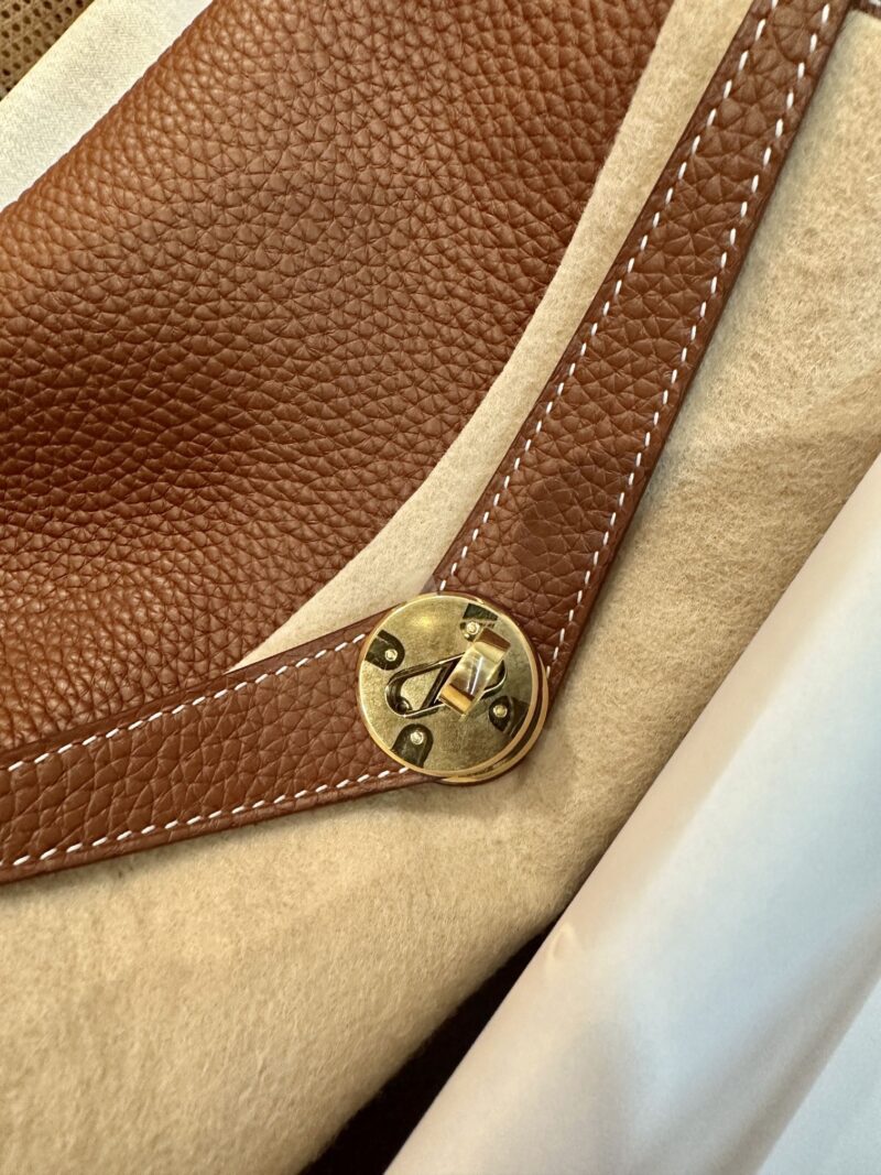 Hermès Lindy 30 Clemence Gold Gold Hardware - Image 9