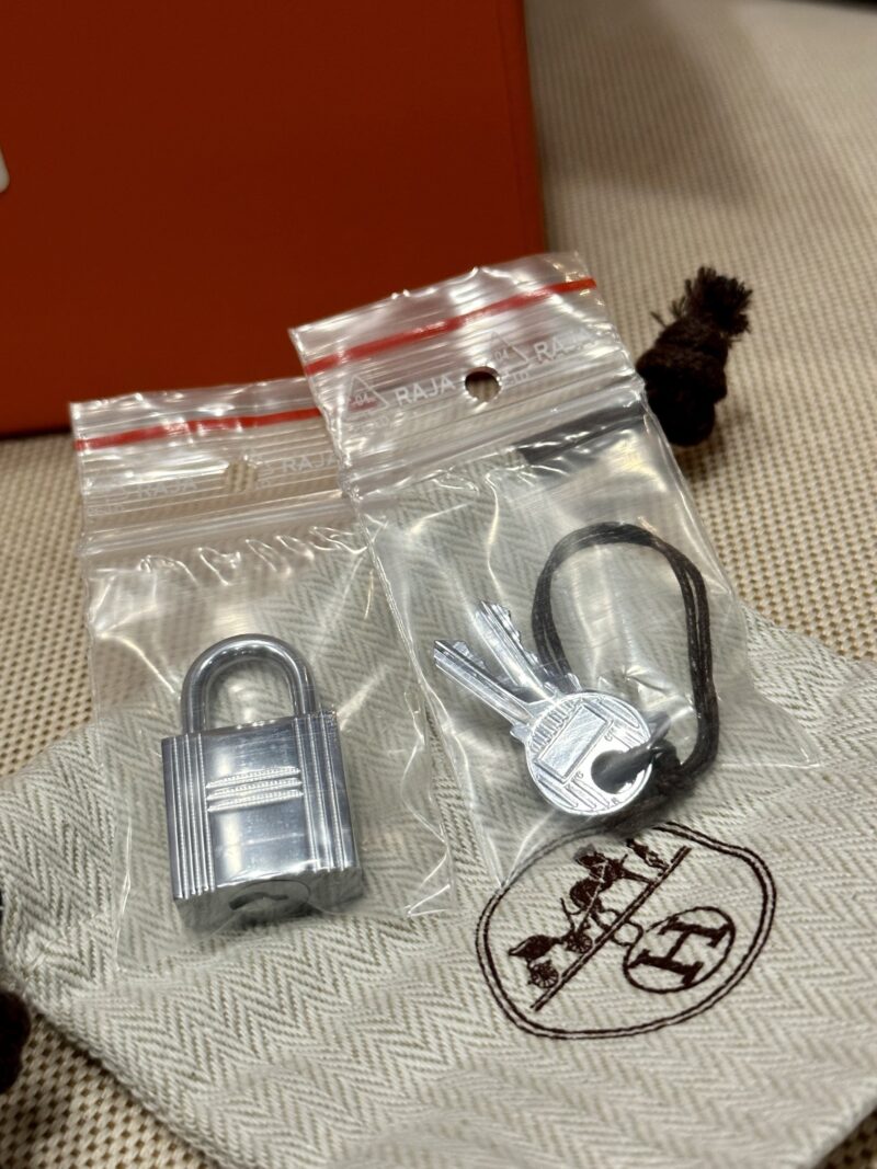 Hermès Picotin 18 Taurillon Clemence Gris Pearl Silver Hardware - Image 9