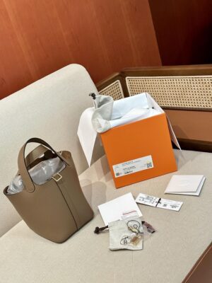 Hermès Picotin 18 Taurillon Clemence Beige De Weimer Gold Hardware
