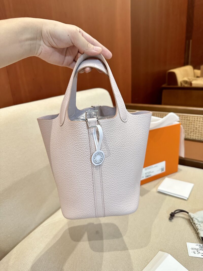 Hermès Picotin 18 Taurillon Clemence Mauve Pale Silver Hardware - Image 3
