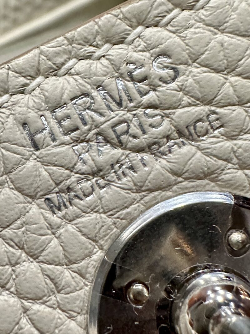 Hermès Mini Lindy 20 Taurillon Clemence Craie Silver Hardware - Image 7