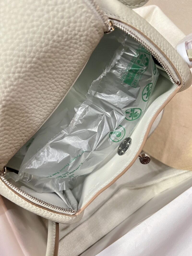 Hermès Mini Lindy 20 Taurillon Clemence Gris Pearl Silver Hardware - Image 4