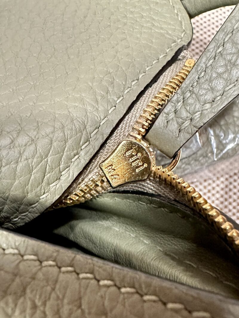 Hermès Mini Lindy 20 Taurillon Clemence Sauge Gold Hardware - Image 10