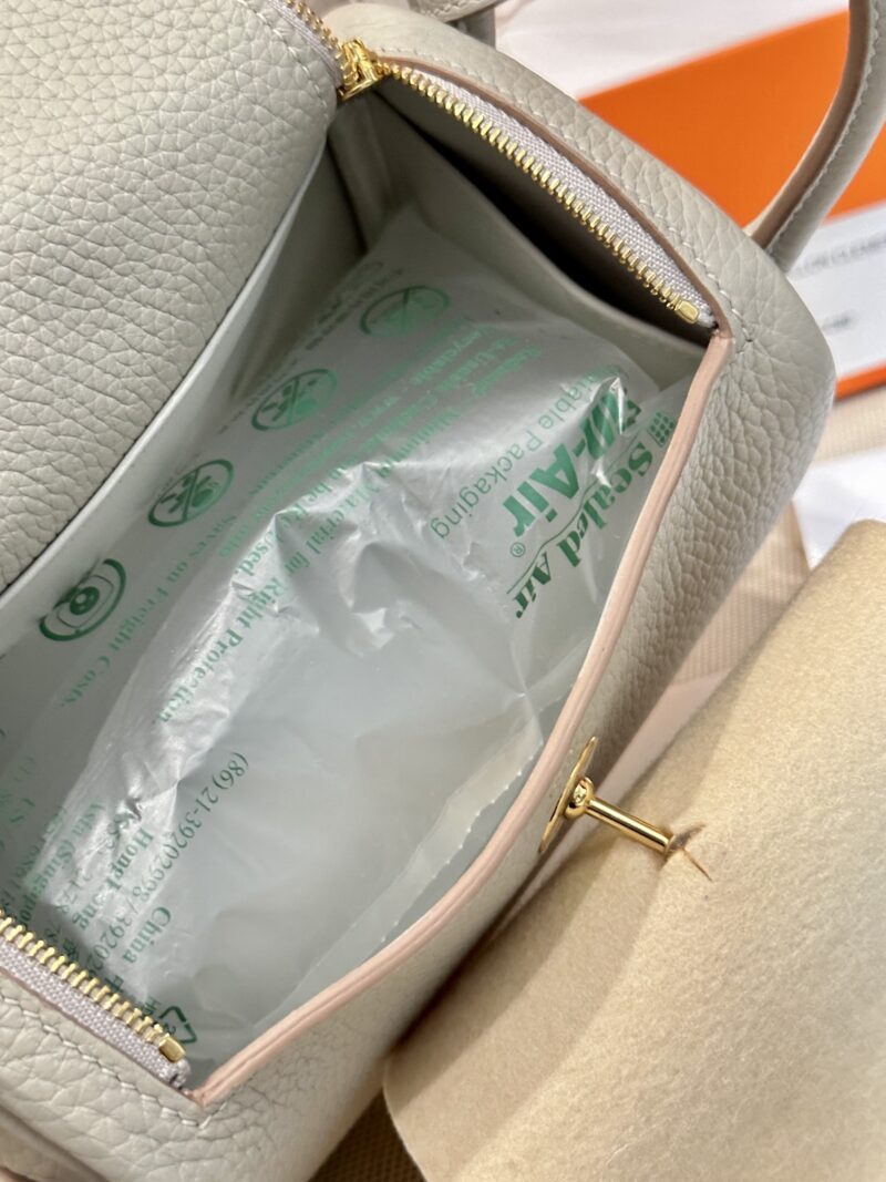 Hermès Mini Lindy 20 Clemence Gris Pearl Gold Hardware - Image 6