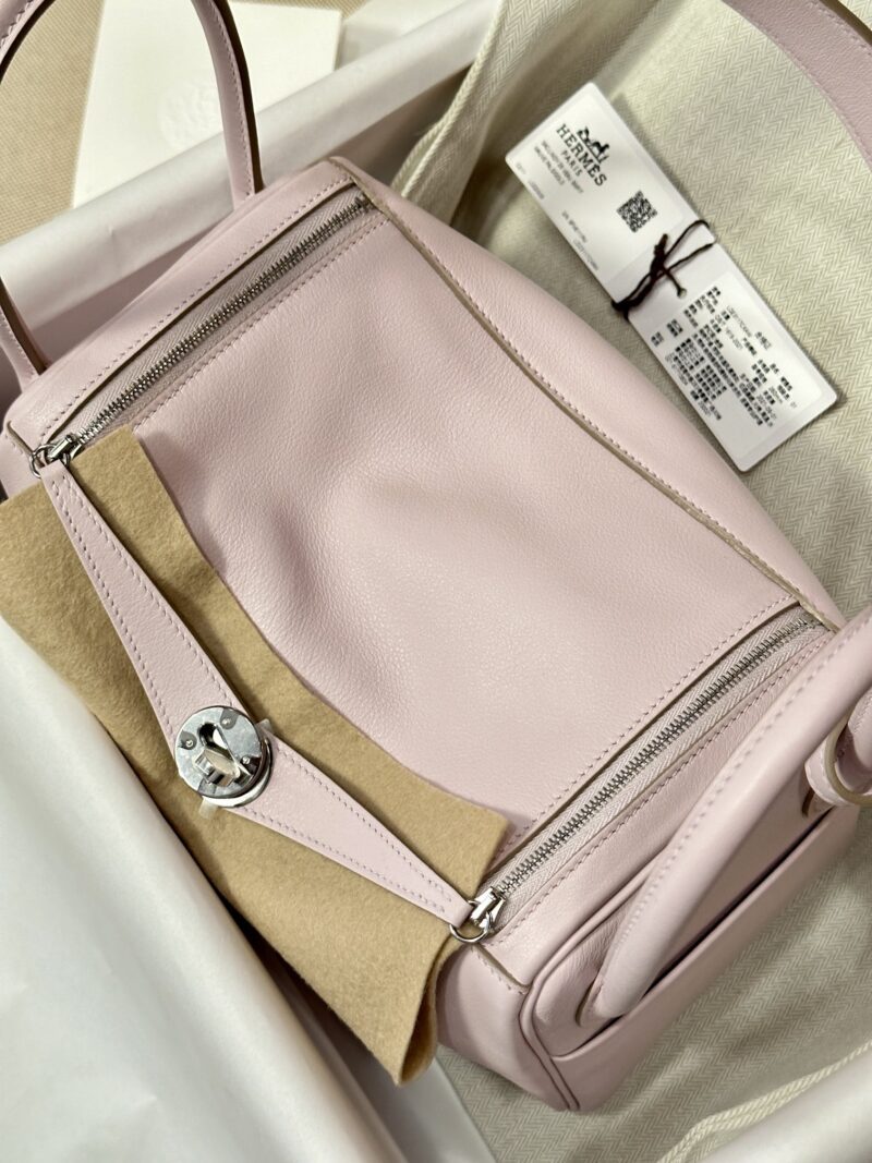 Hermès Lindy 26 Swift Mauve Pale & Gold Gold Hardware - Image 2