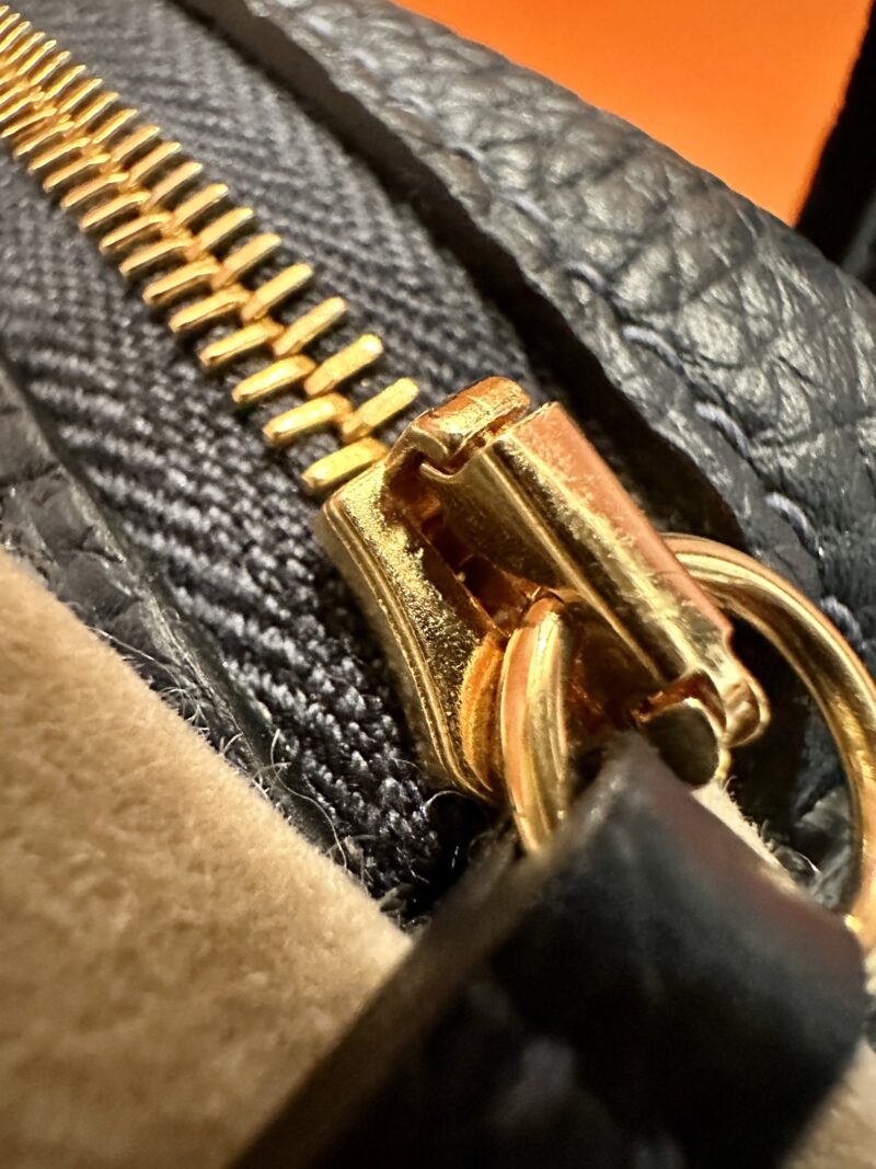 Hermès Lindy 26 Taurillon Clemence Blue Nuit Gold Hardware - Image 6