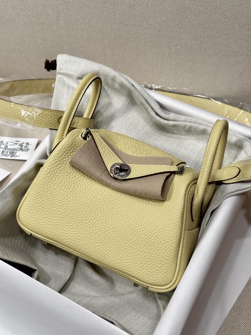 Hermès Mini Lindy 20 Taurillon Clemence Jaune Poussin & Nata Silver Hardware - Image 2