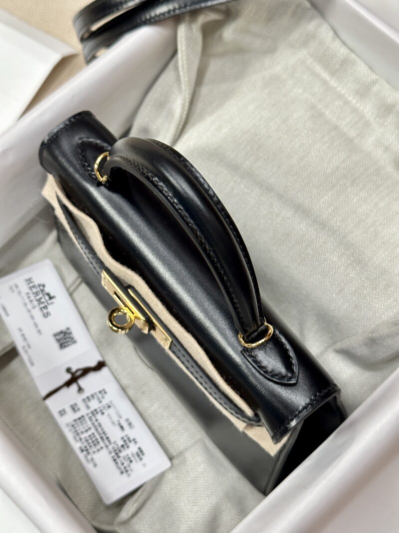 Hermès Mini Kelly 19 Box Calf Noir Gold Hardware - Image 4