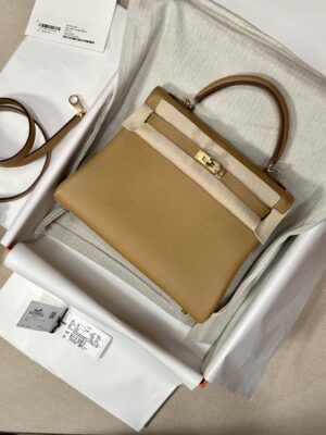Hermès Kelly 25 Togo Biscuit Gold Hardware